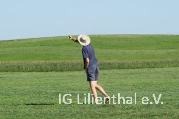 und weg ist er und weg ist er